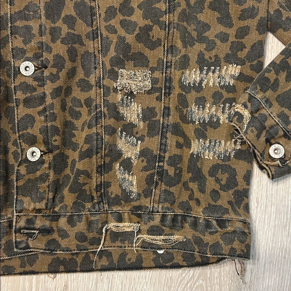 L&B Lucky & Blessed Distressed Leopard Denim Shirt Jacket Sz XL - Picture 7 of 8